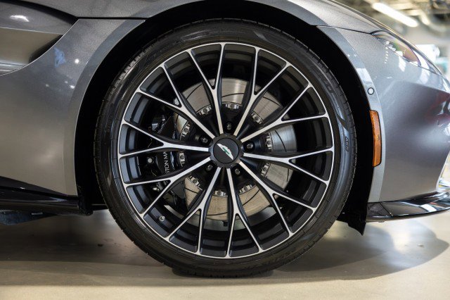 Used 2023 Aston Martin V8 Vantage Coupe image 23