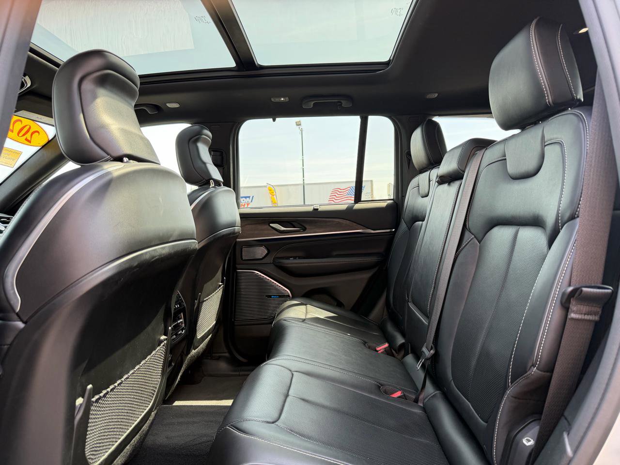 Used 2022 Jeep Grand Cherokee Overland w/ Advanced Protech Group III image 17