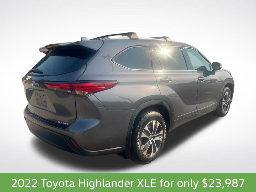 Used 2022 Toyota Highlander XLE AWD/4WD image 6