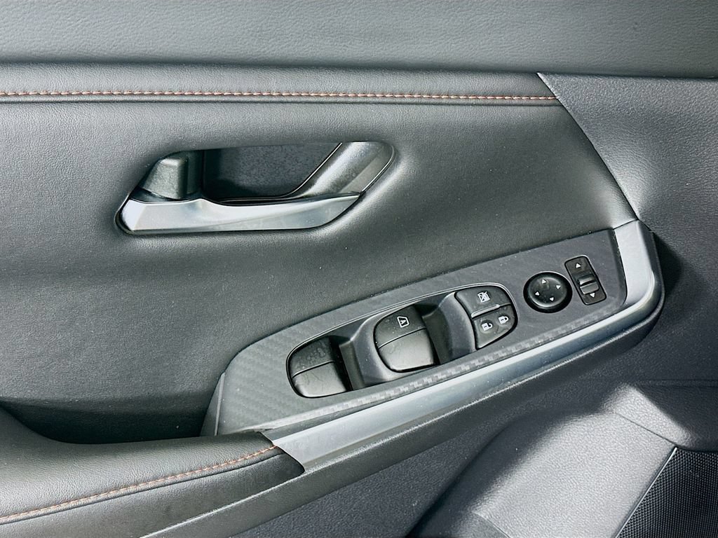 Certified 2025 Nissan Sentra SR FWD image 24