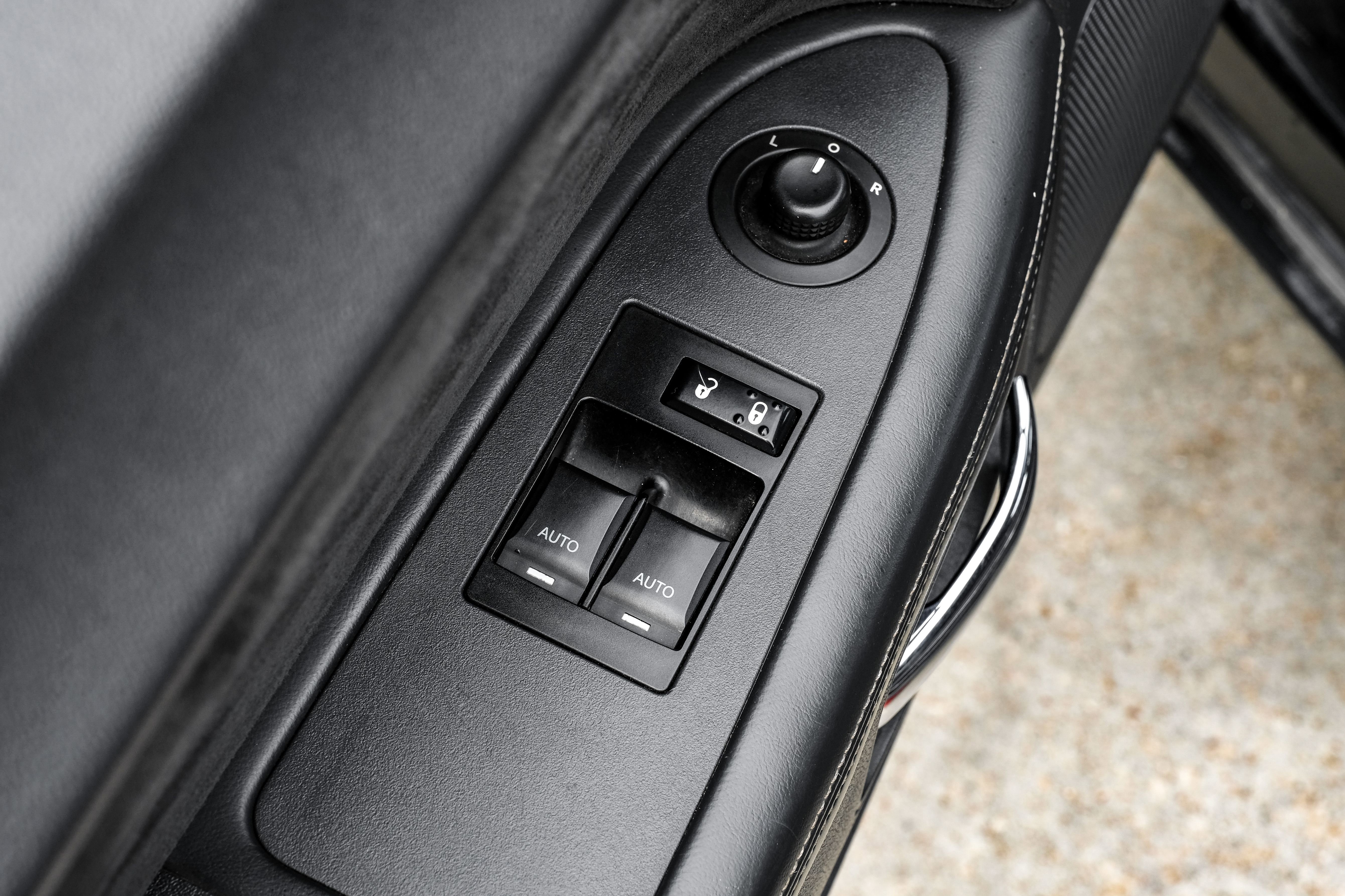 Used 2012 Dodge Challenger SRT8 RWD image 27