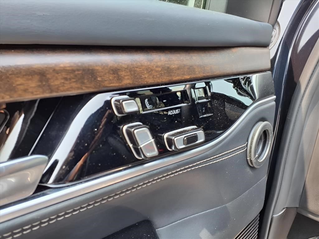 Used 2023 Jeep Grand Wagoneer L Series II AWD/4WD image 16