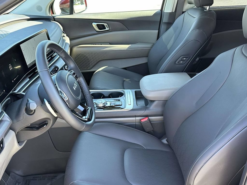 Used 2026 Kia Carnival EX FWD image 16
