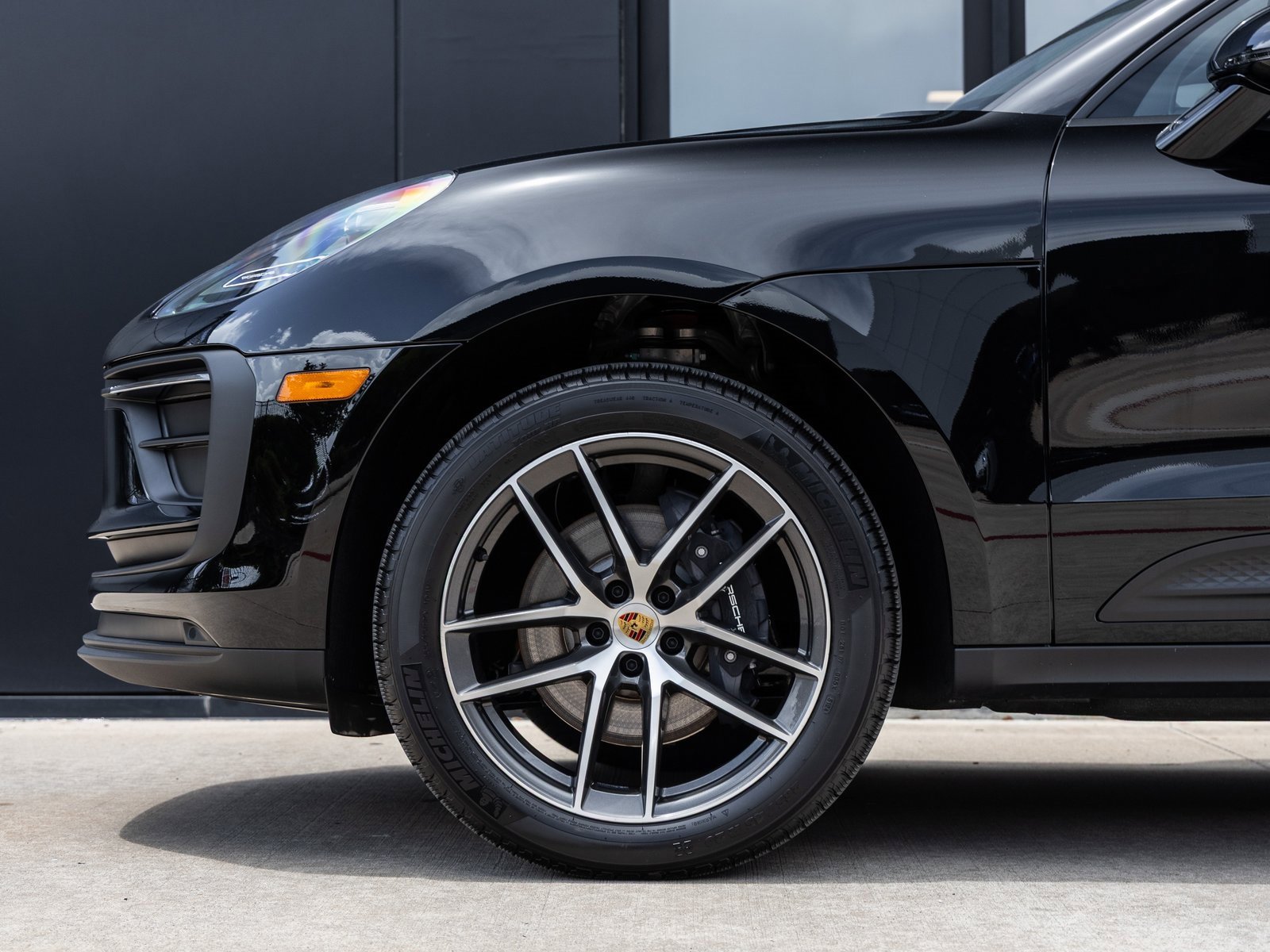 Used 2025 Porsche Macan image 9
