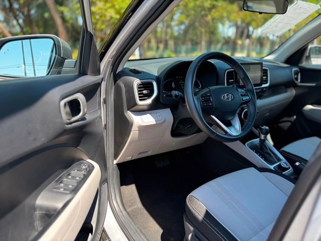 Used 2025 Hyundai Venue SEL FWD image 25