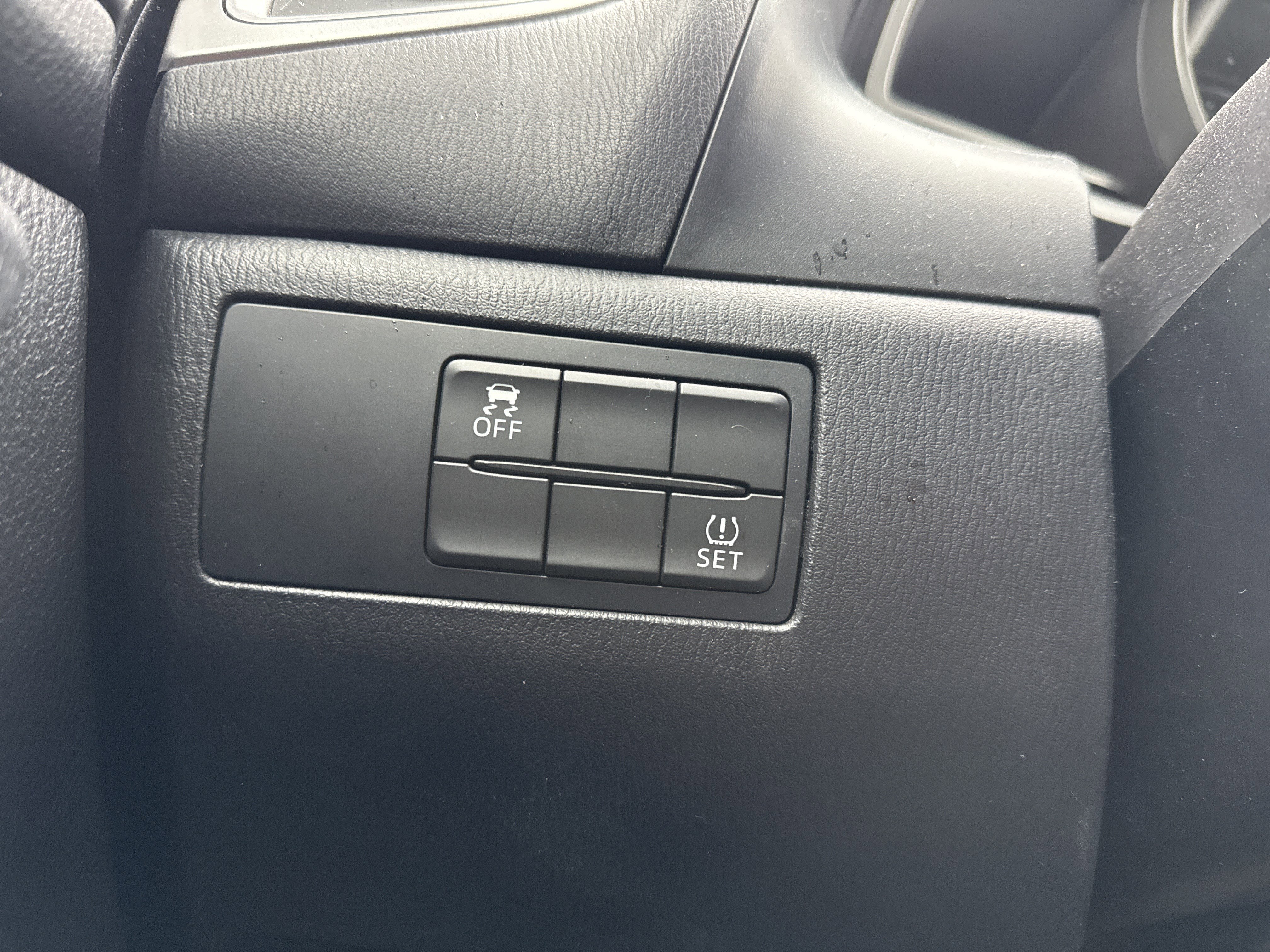 Used 2017 MAZDA MAZDA3 Touring image 18