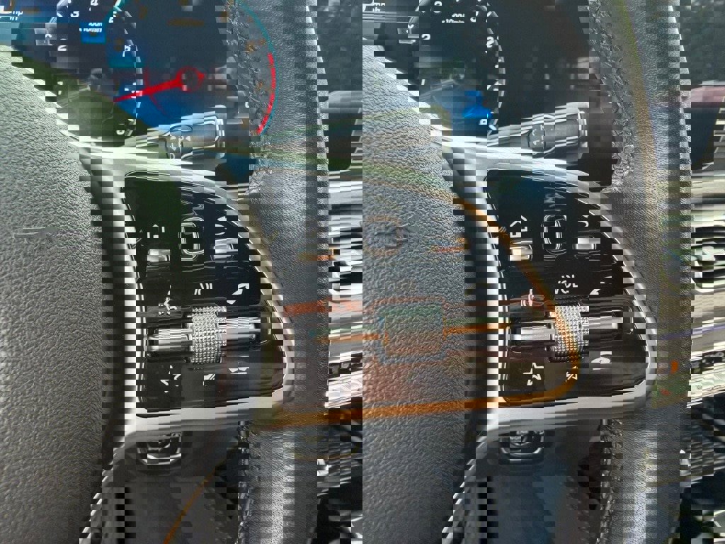 Used 2022 Mercedes-Benz GLE 350 4MATIC w/ Premium Package image 18