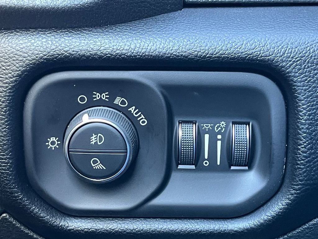 New 2026 RAM 1500 4x4 Crew Cab image 12