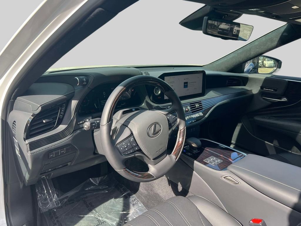 Certified 2025 Lexus LS 500 AWD w/ Luxury Package image 22