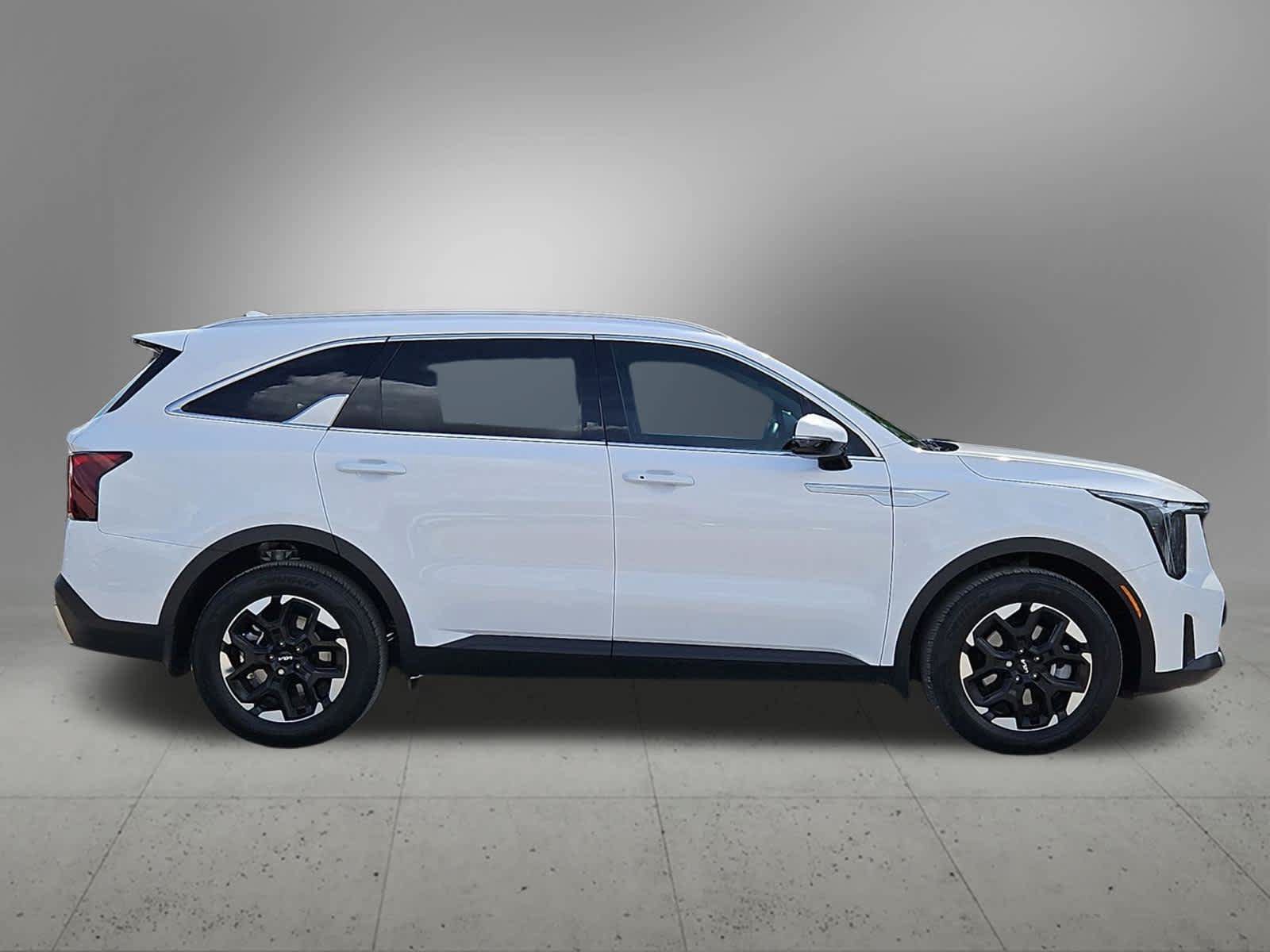 Certified 2025 Kia Sorento S FWD image 7