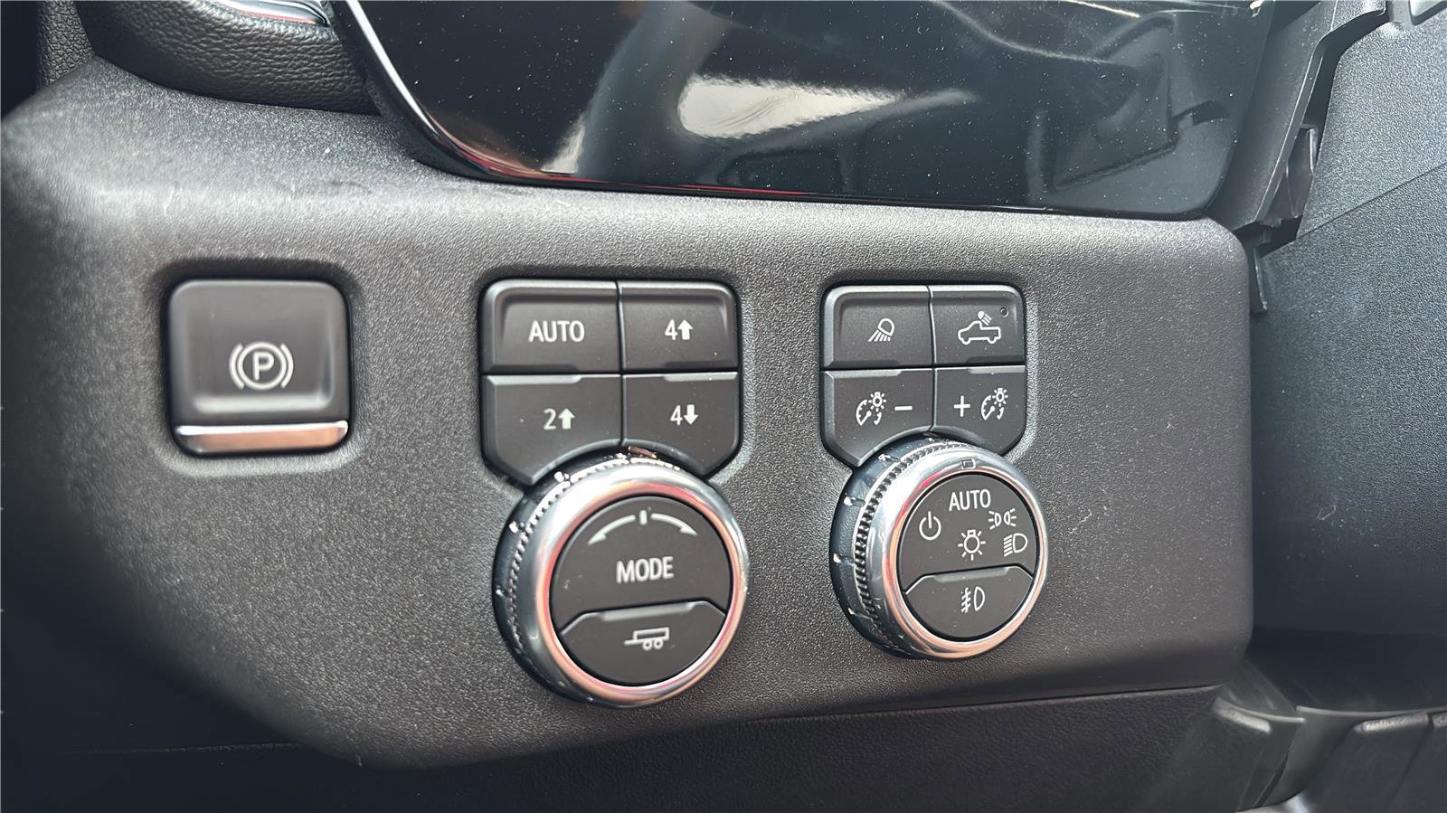 New 2026 GMC Sierra 2500 SLT w/ SLT Premium Package image 15