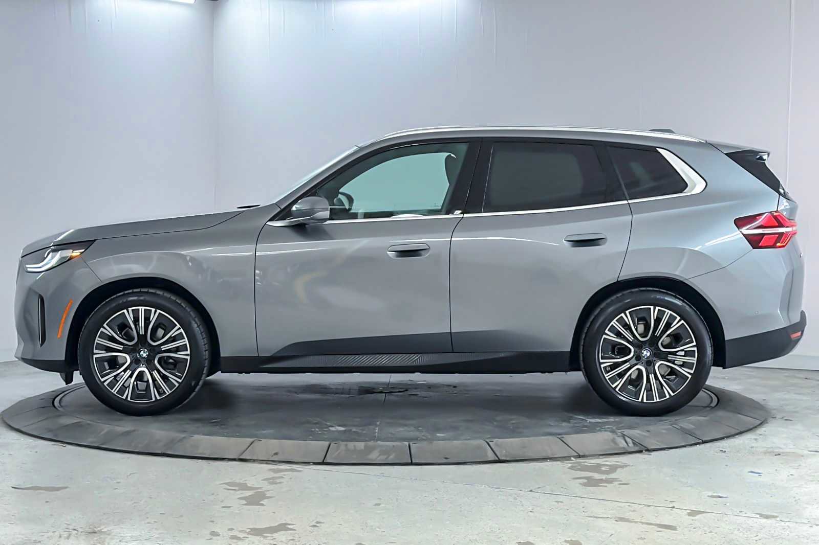 Used 2025 BMW X3 xDrive30i w/ Convenience Package image 5