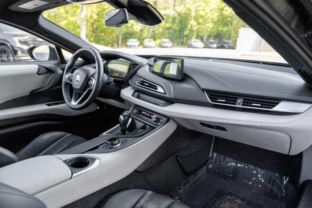 Used 2020 BMW i8 Coupe AWD/4WD image 30
