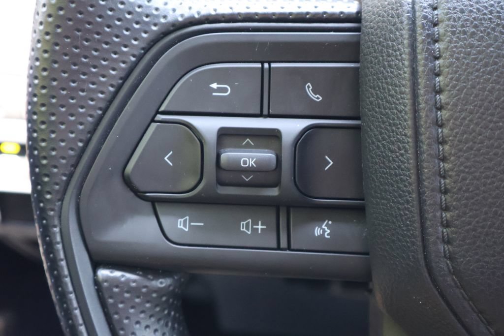 Used 2024 Toyota Tacoma SR5 AWD/4WD image 8