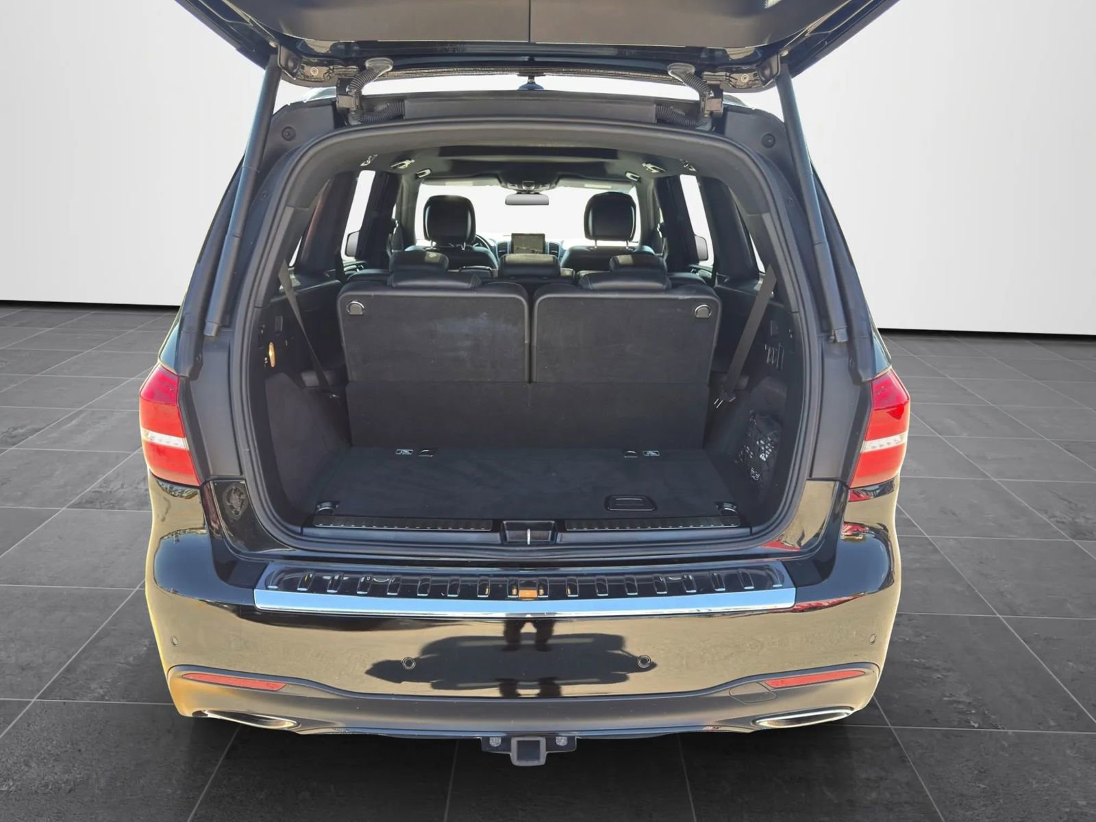 Used 2017 Mercedes-Benz GLS 550 4MATIC w/ Driver Assistance Package image 34