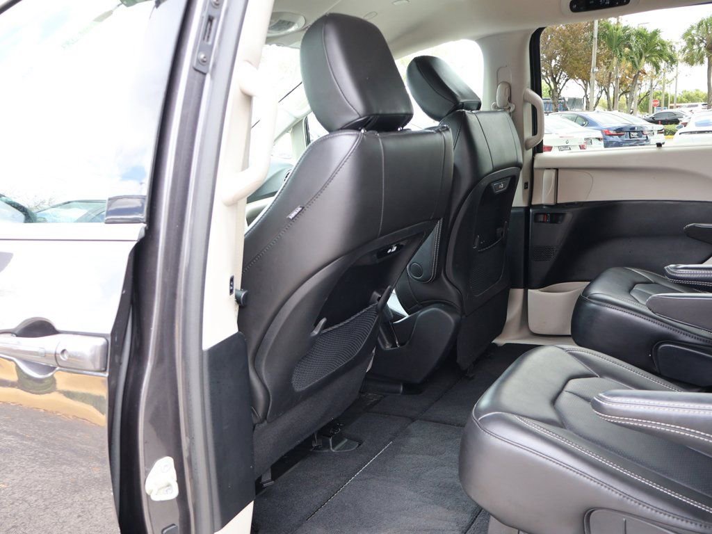 Used 2023 Chrysler Pacifica Touring-L FWD image 36