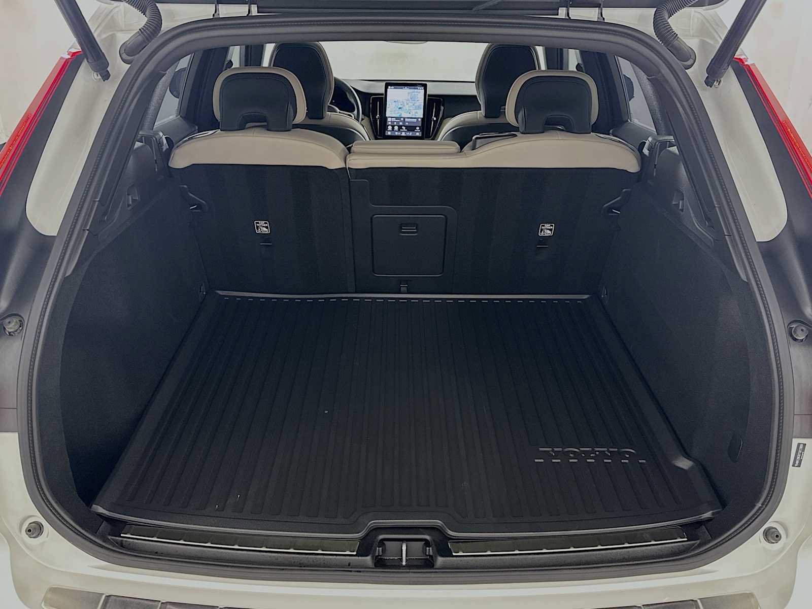 Used 2026 Volvo XC60 B5 Plus w/ Protection Package Premier AWD/4WD image 24