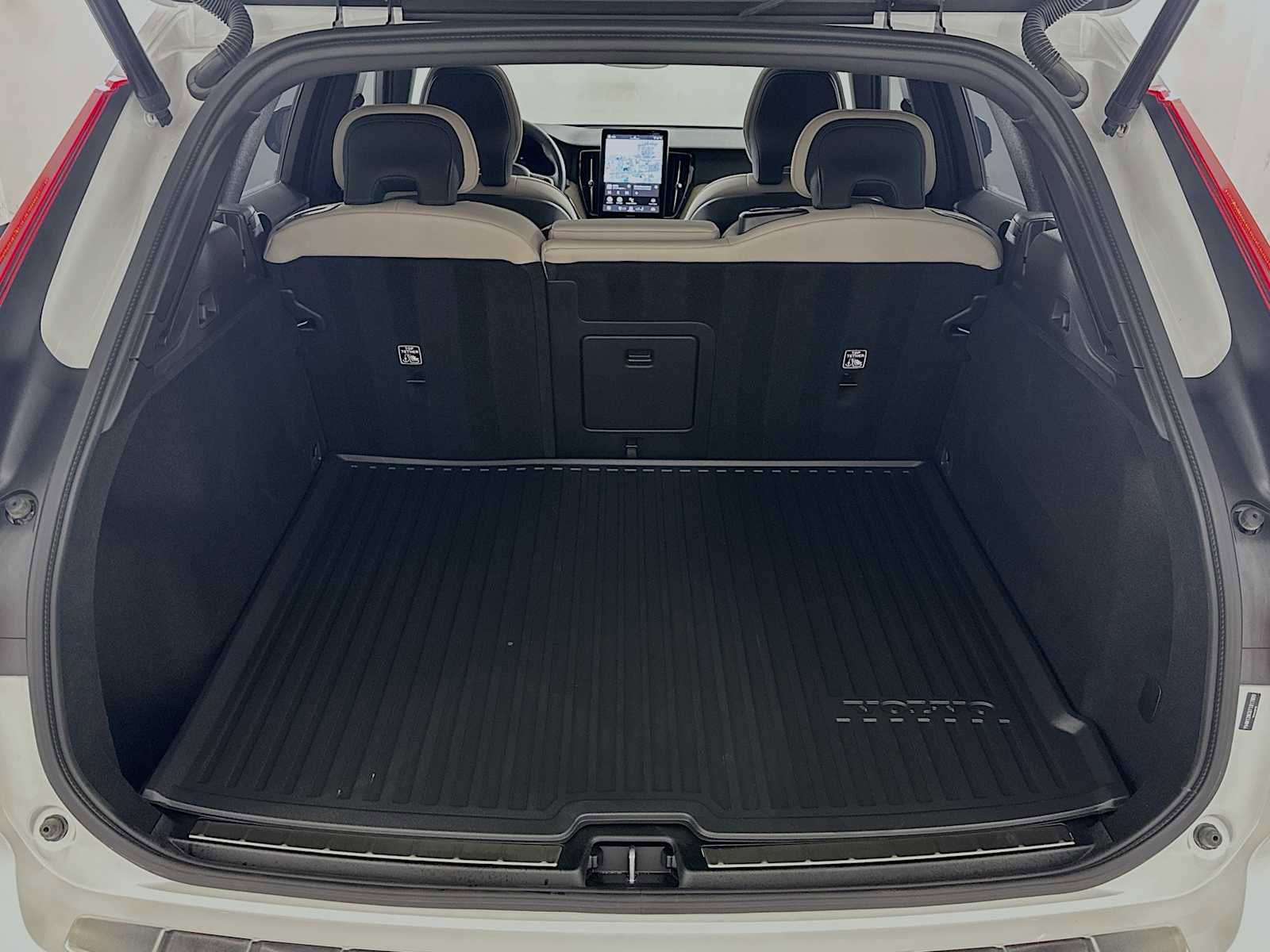 Used 2026 Volvo XC60 B5 Plus w/ Protection Package Premier AWD/4WD image 24