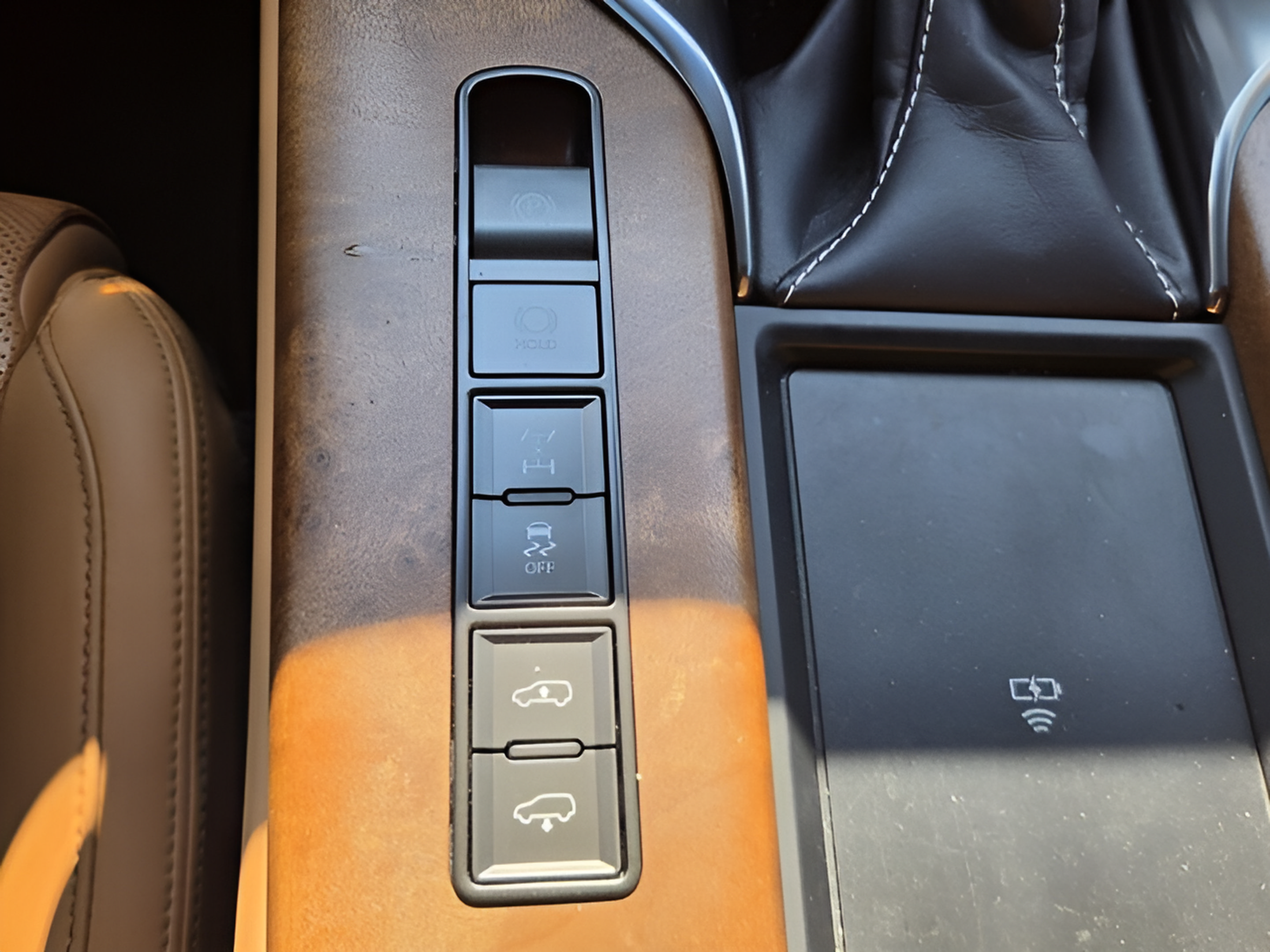 Certified 2024 Lexus LX 600 4WD w/ Luxury Package image 22