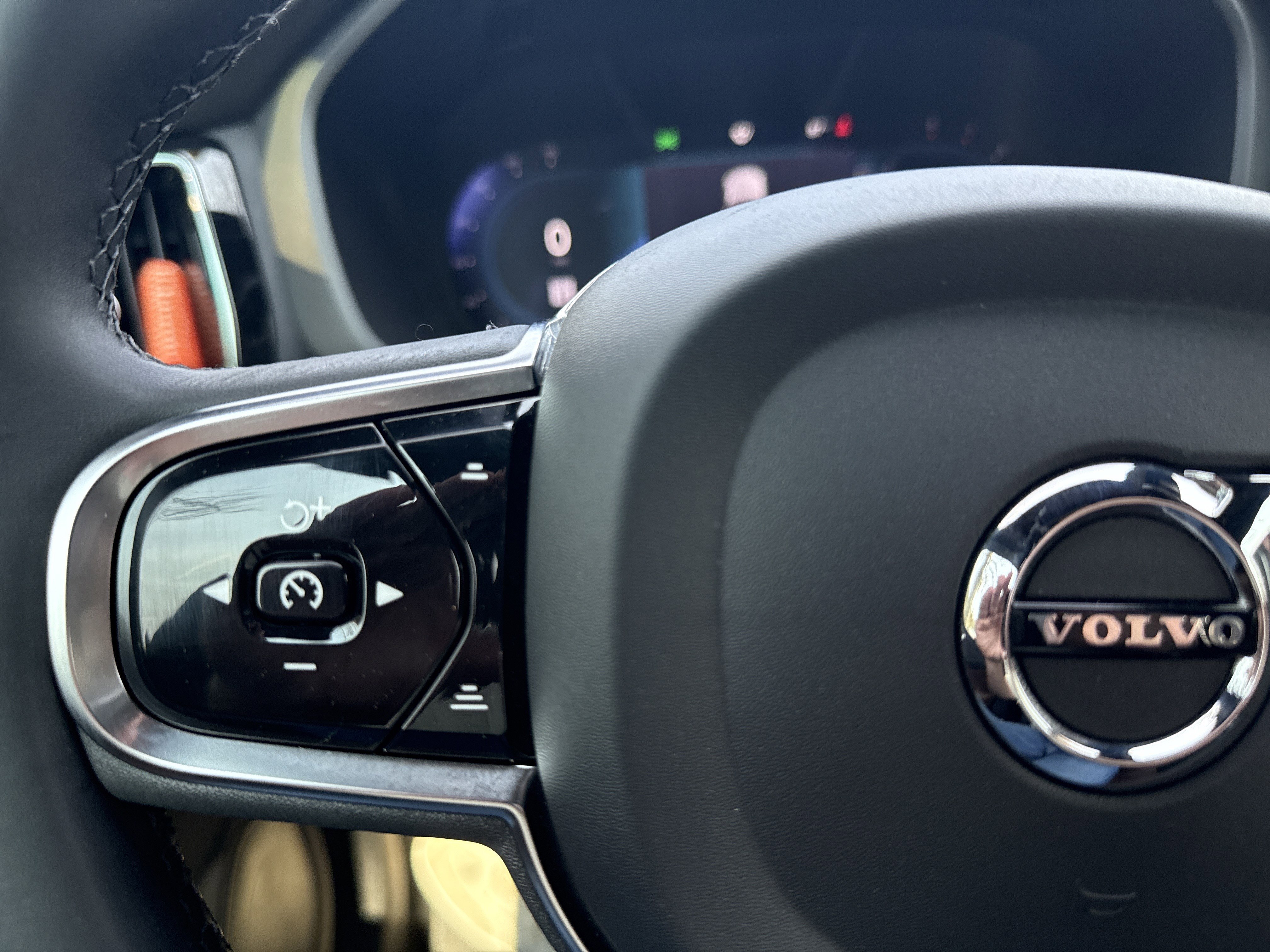 Used 2024 Volvo XC60 B5 Plus AWD/4WD image 24