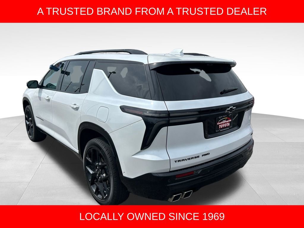 Used 2024 Chevrolet Traverse RS image 3