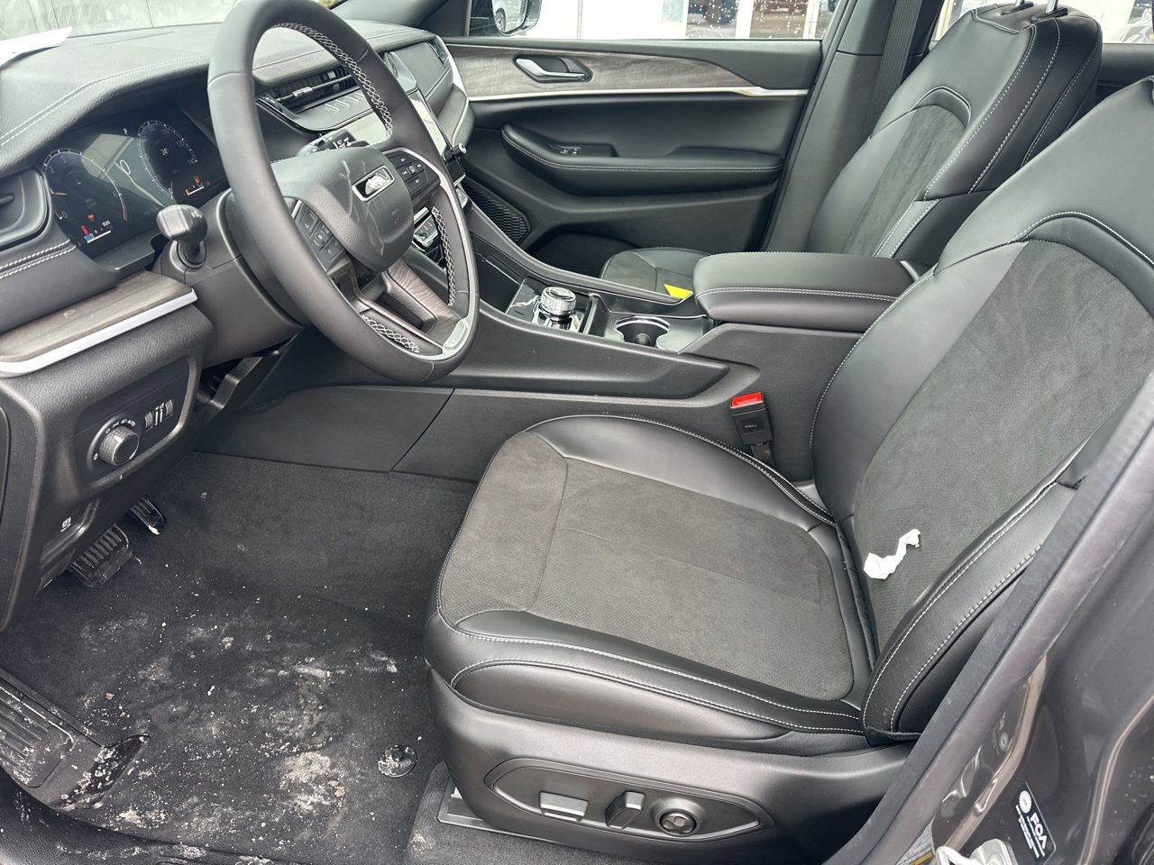 New 2026 Jeep Grand Cherokee Laredo image 9