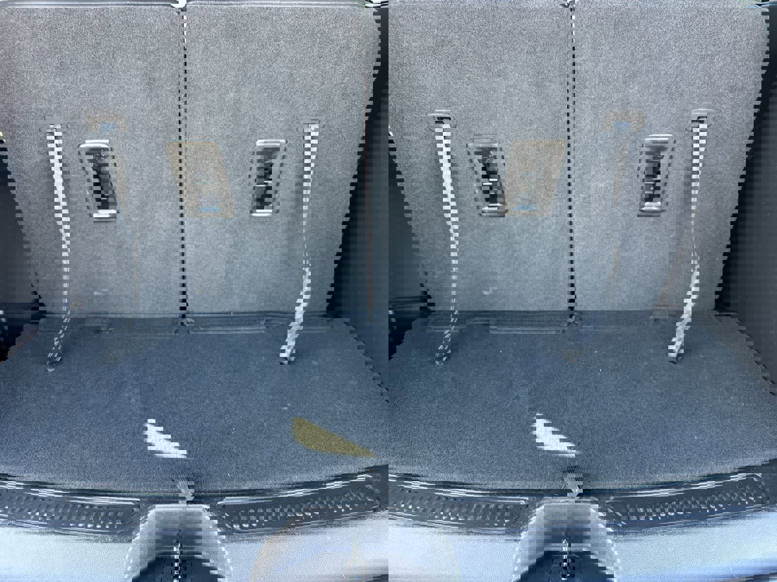 Used 2023 GMC Acadia SLT w/ Elevation Edition image 16