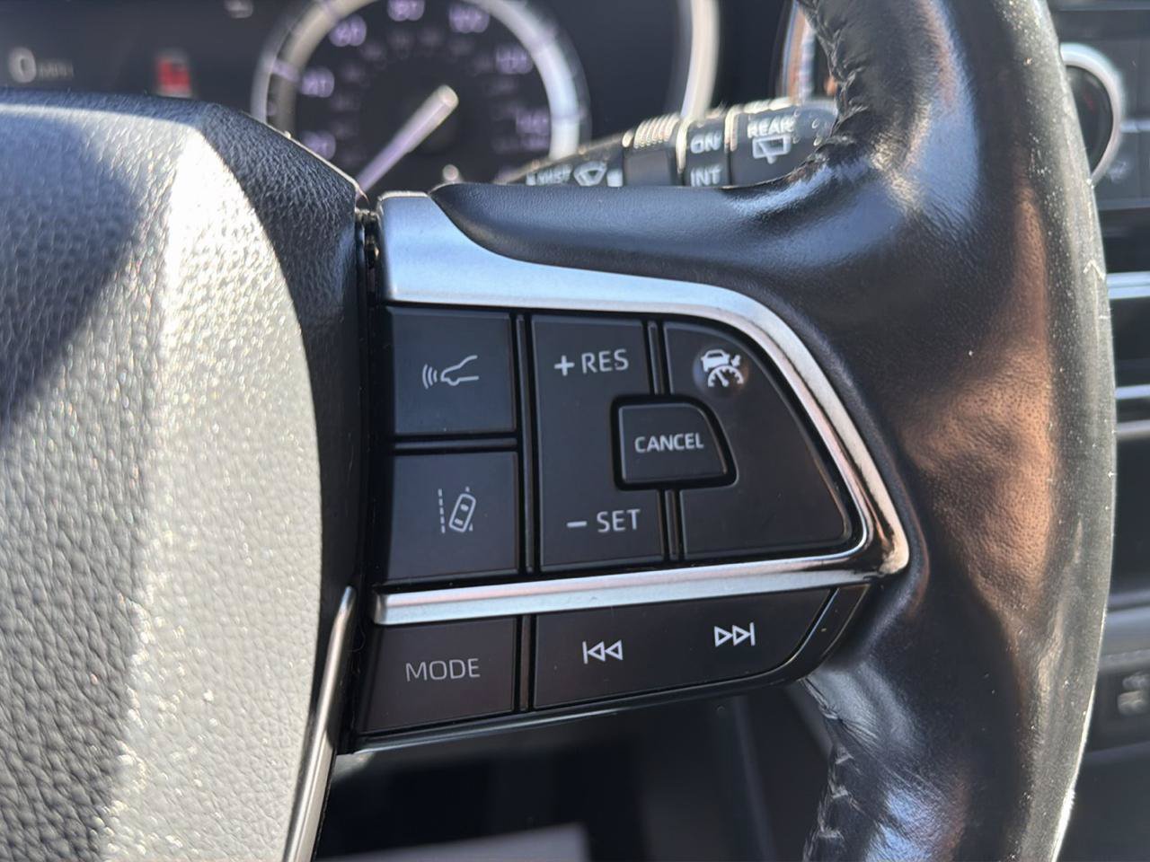 Used 2022 Toyota Highlander XLE AWD/4WD image 16