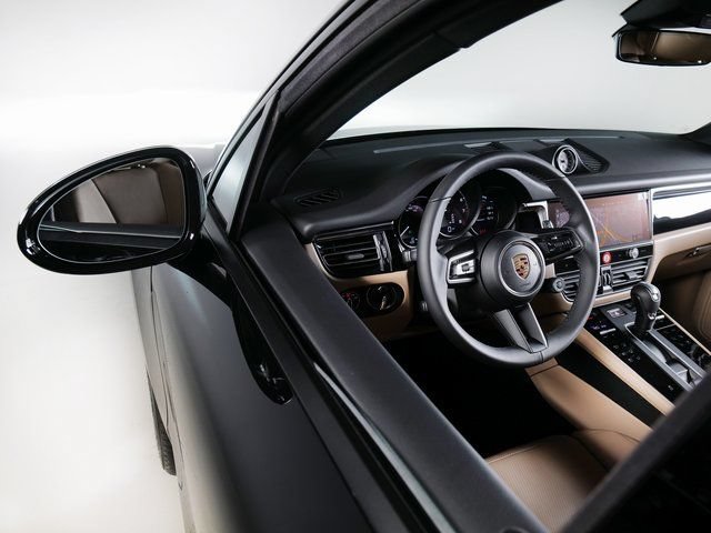 Certified 2026 Porsche Macan AWD/4WD image 27