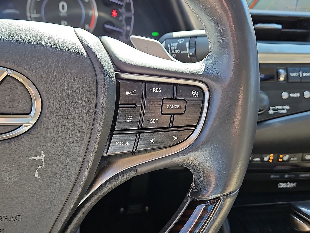 Used 2019 Lexus ES 350 Ultra Luxury w/ Accessory Package image 21