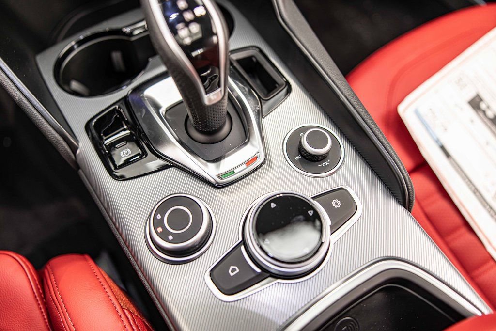 New 2025 Alfa Romeo Giulia AWD w/ Driving Assist Package image 30