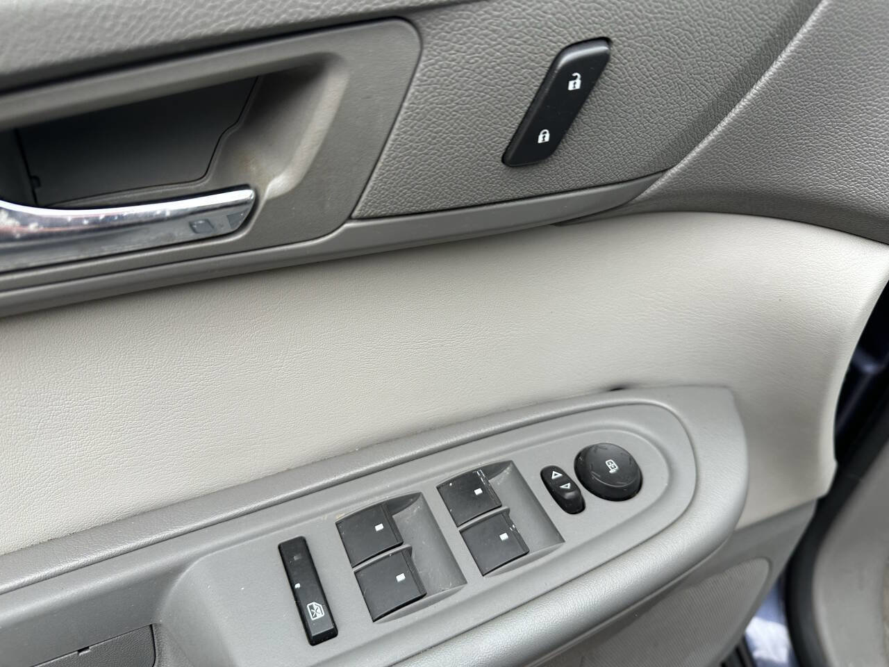 Used 2014 GMC Acadia SLE image 14