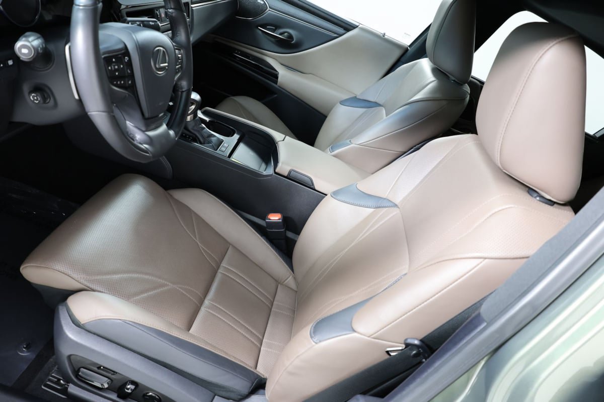 Used 2024 Lexus ES 300h Ultra Luxury w/ Accessory Package (Z2) FWD image 10
