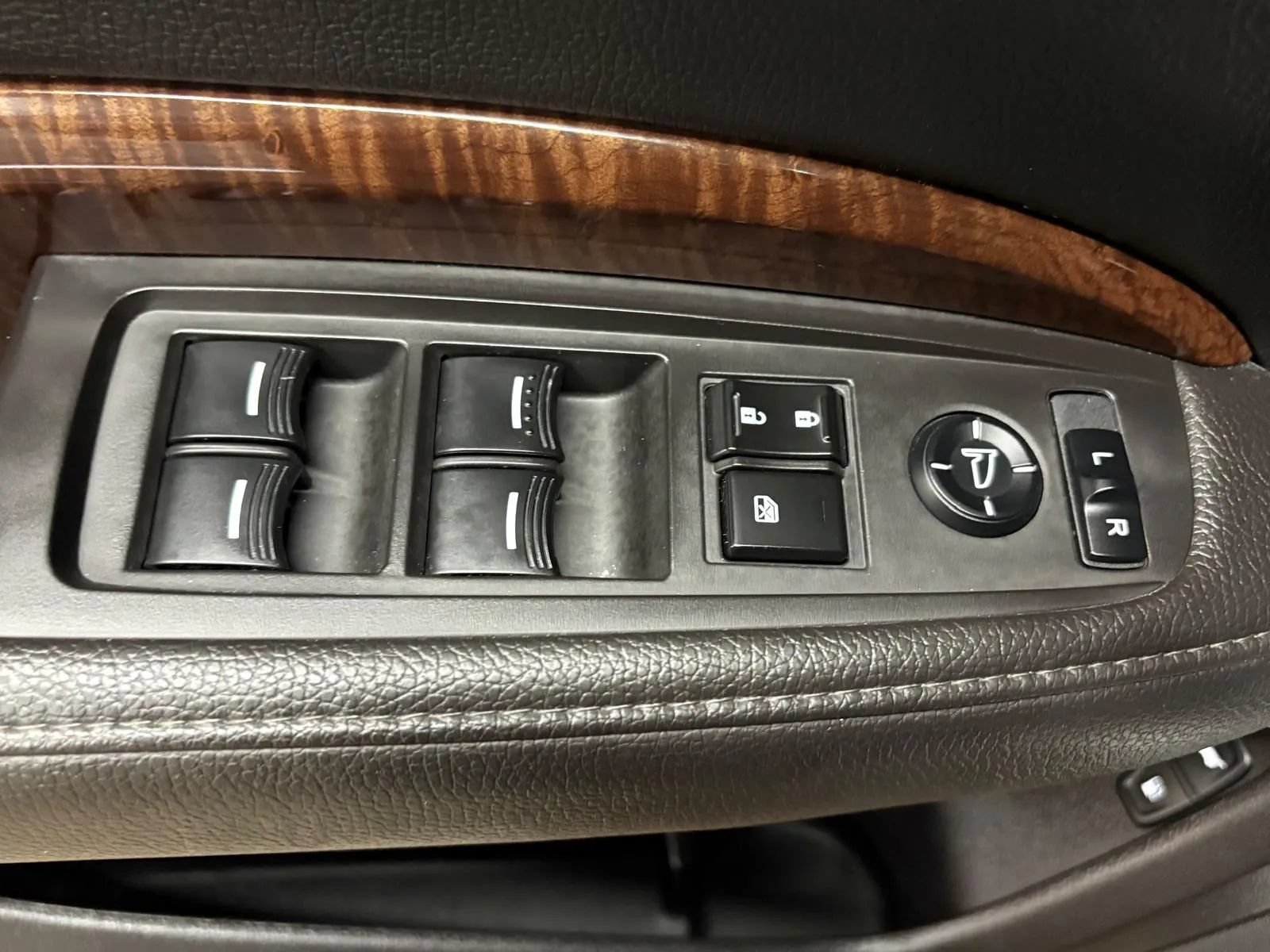 Used 2020 Acura MDX SH-AWD image 34
