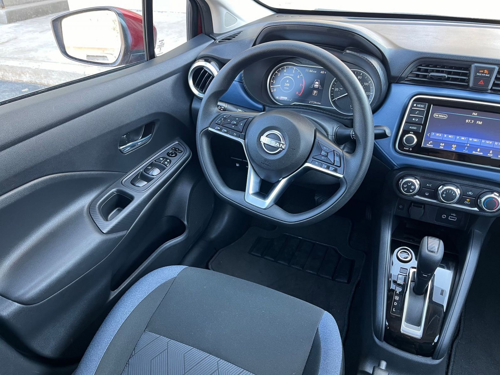 Used 2025 Nissan Versa SV image 30