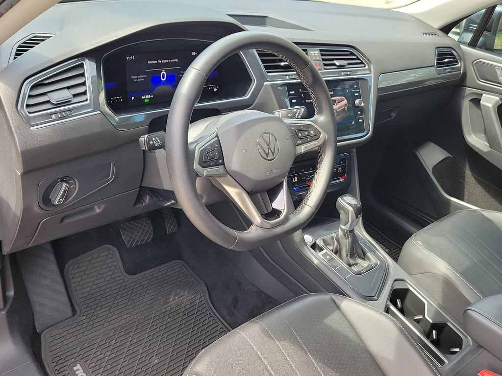 Used 2022 Volkswagen Tiguan SE w/ Panoramic Sunroof Package FWD image 16