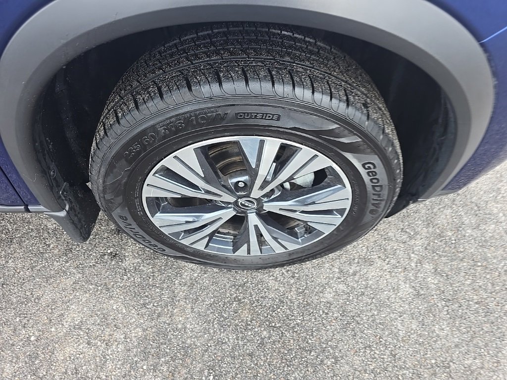 Used 2023 Nissan Rogue SV w/ SV Premium B Package image 9