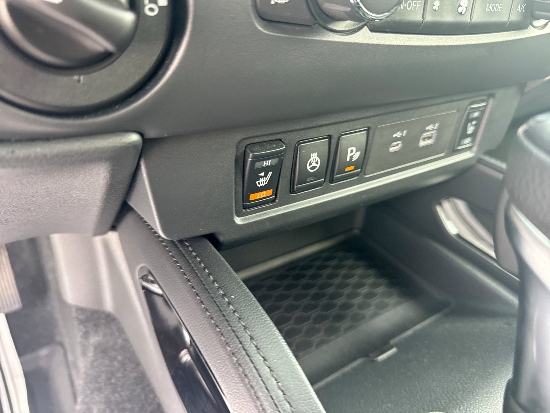 Used 2022 Nissan Frontier PRO-4X w/ Pro-4X Premium Package AWD/4WD image 22