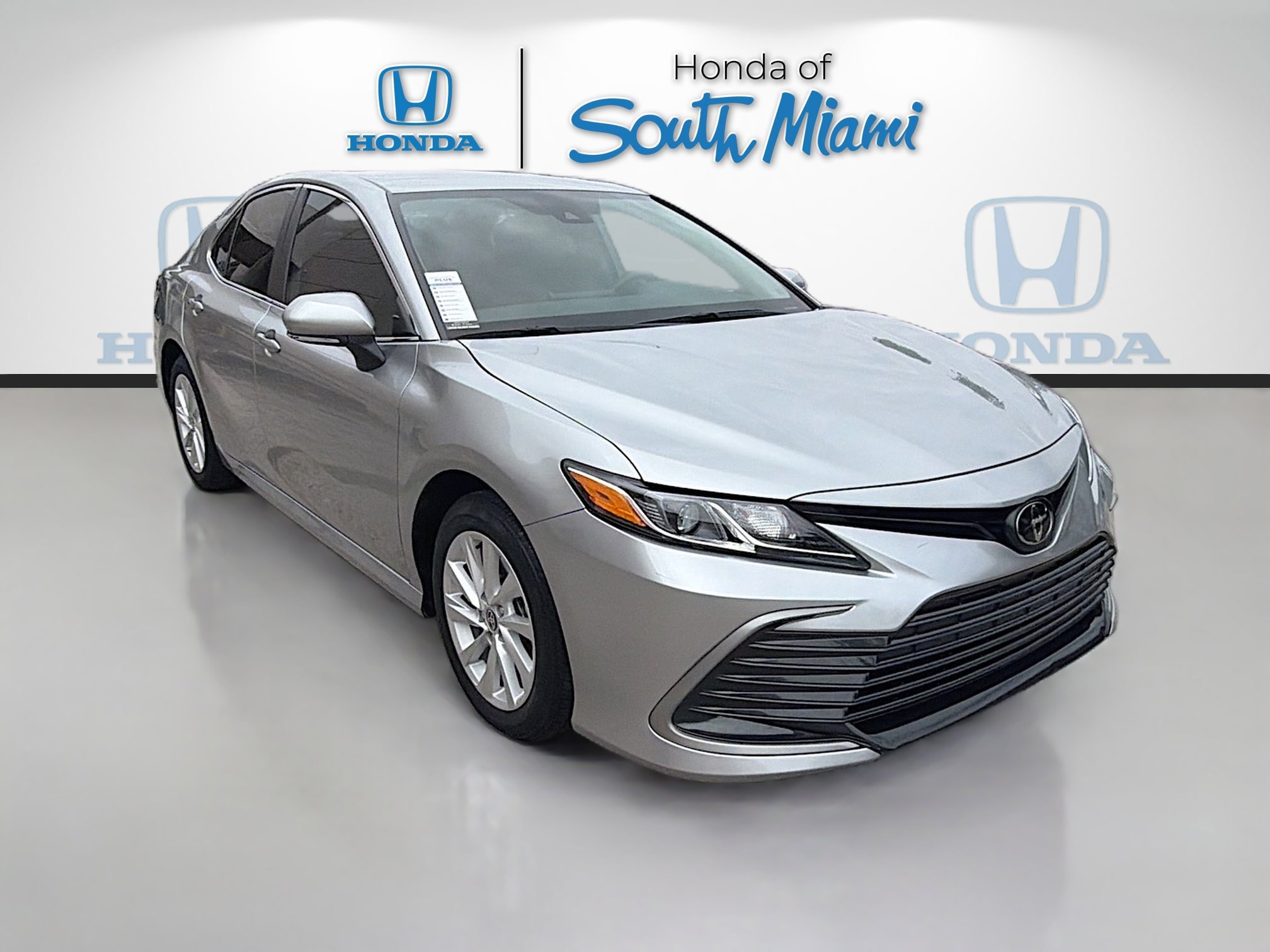 Used 2024 Toyota Camry LE FWD image 1