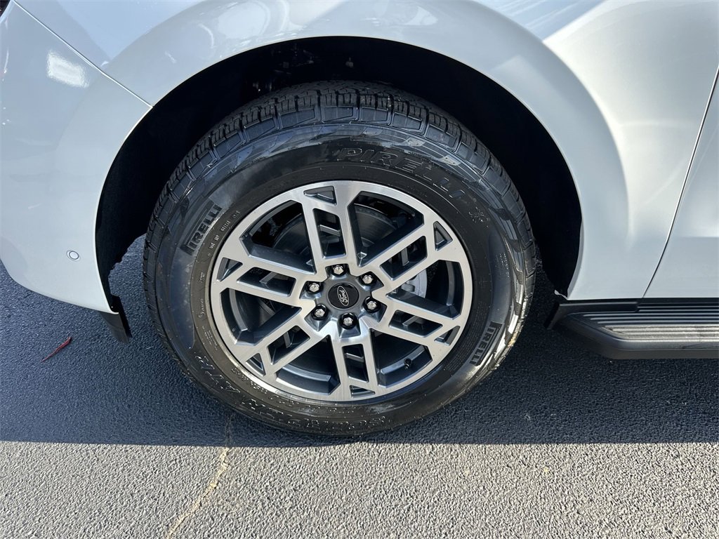 New 2025 Ford Expedition Active image 10