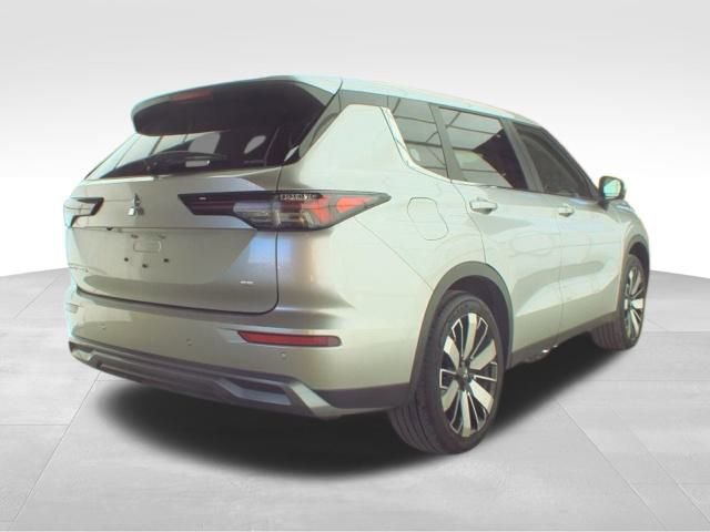 Used 2025 Mitsubishi Outlander AWD image 6