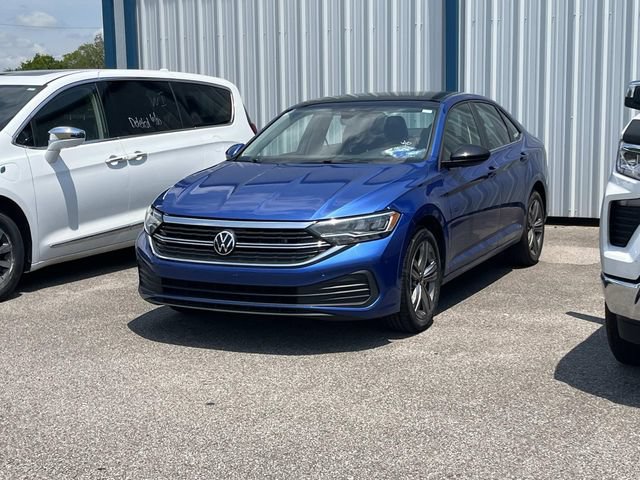 Used 2024 Volkswagen Jetta SE FWD image 6