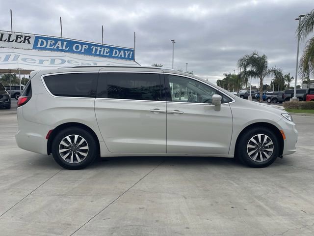 Used 2021 Chrysler Pacifica Touring-L w/ Premium & Safety Sphere Group image 9