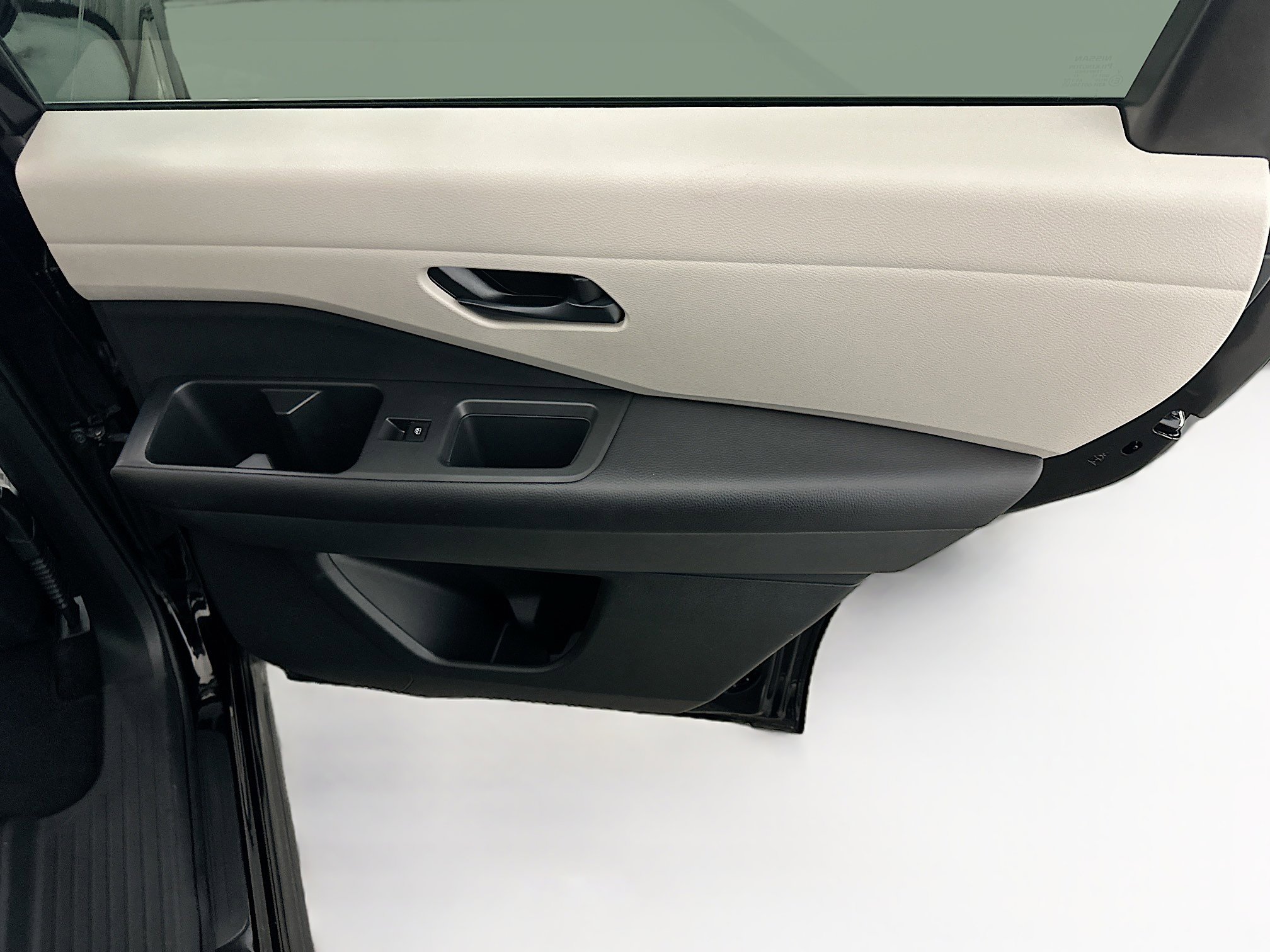 Used 2023 Nissan Pathfinder SV image 32