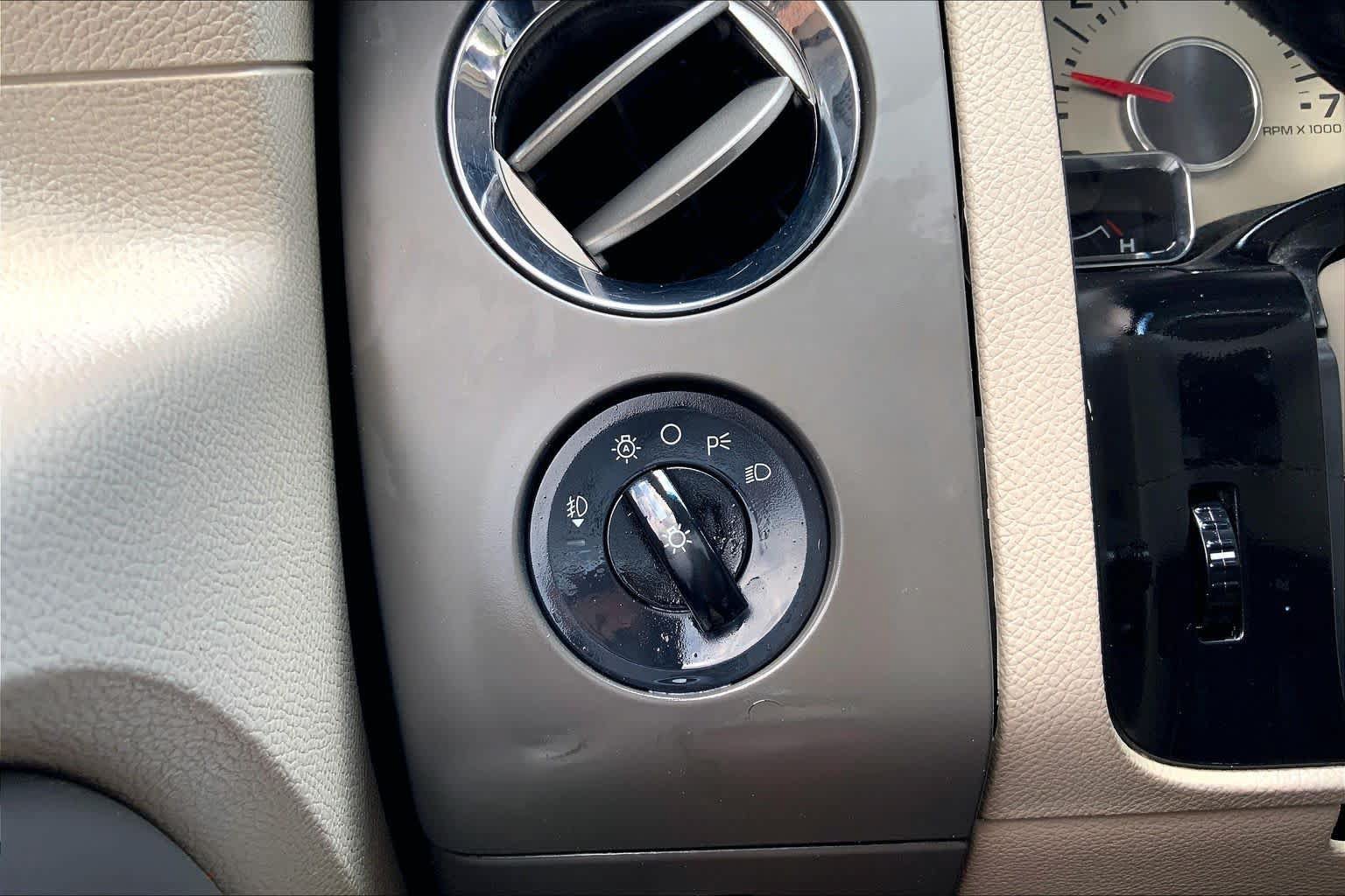 Used 2014 Ford Expedition XLT RWD image 33