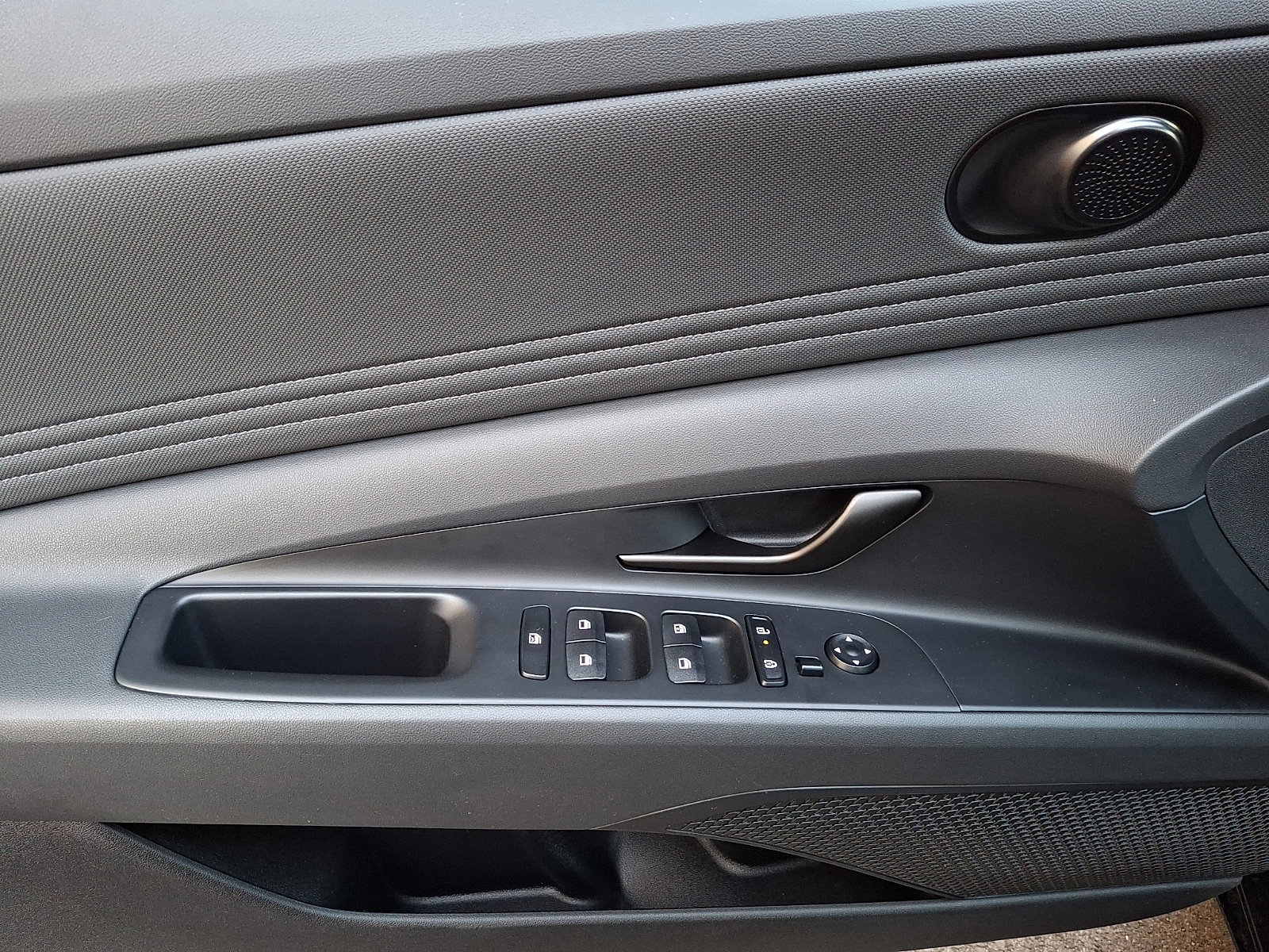 Certified 2025 Hyundai Elantra Sport FWD image 12