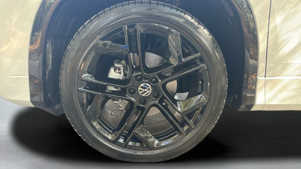 New 2026 Volkswagen Tiguan SE R-Line FWD image 24
