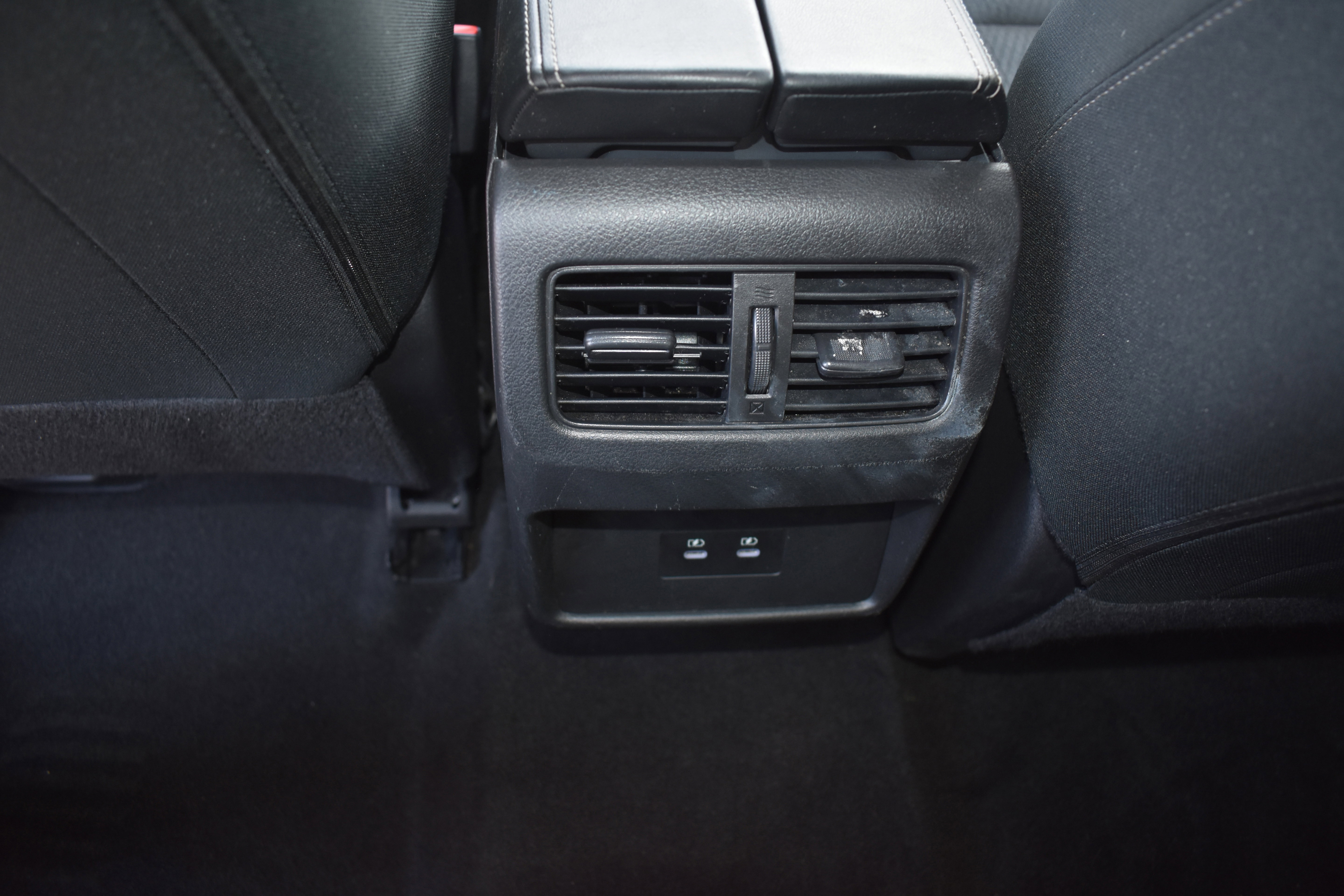 Used 2024 Nissan Rogue SV image 29