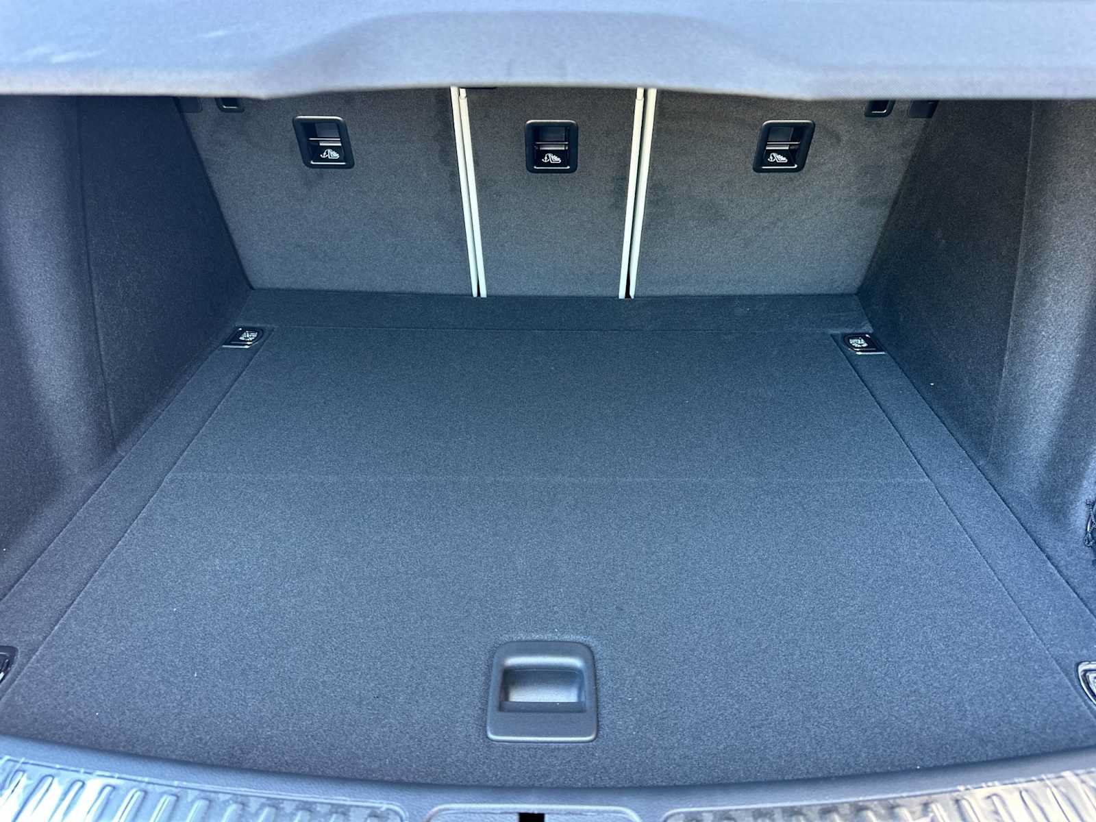 New 2025 Porsche Macan AWD/4WD image 16