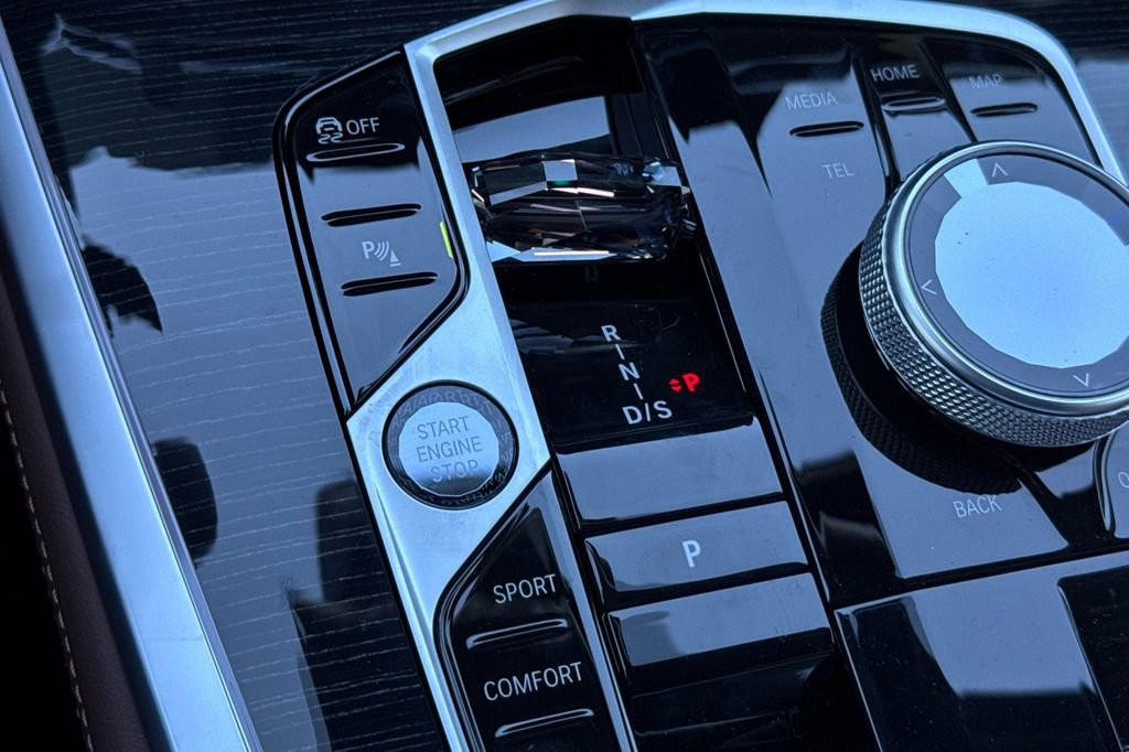 New 2026 BMW X7 M60i w/ Executive Package image 25